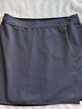 UV Skinz Wrap Skirt  Athletic Button Waist Details size Small/Medium Black/Gray